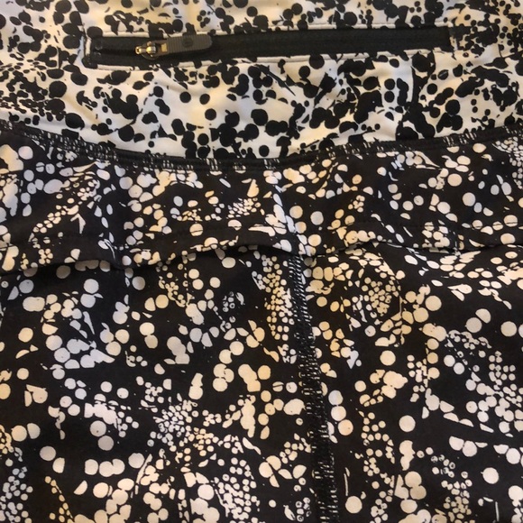 Lululemon Speed Up is Short size 6 - Picture 5 of 5